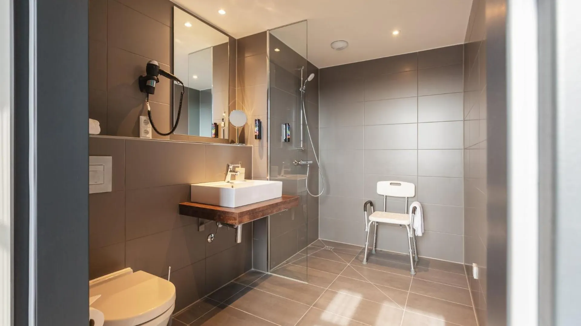 Holiday Inn - The Niu, Bricks Hamburg Eppendorf By Ihg 3*,